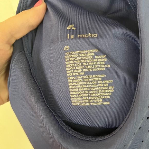 Workout top - All in Motion - Picture 3 of 3